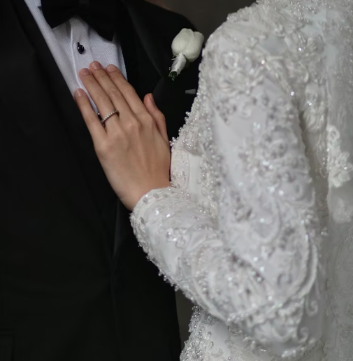 邂逅国际大牌｜「格蕾丝高定礼服馆」Vera Wang/Pronovias品牌婚纱租赁，奢享红毯级婚礼造型